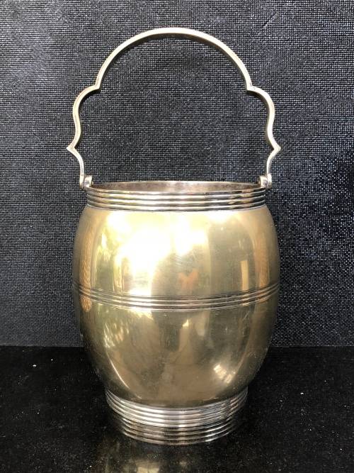 VINTAGE EPNS DELUXE BARREL SHAPED ICE BUCKET / WINE COOLER WITH LINER AND SCROLLED SWING HANDLE