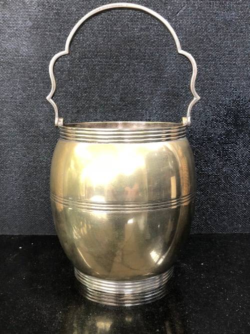 VINTAGE EPNS DELUXE BARREL SHAPED ICE BUCKET / WINE COOLER WITH LINER AND SCROLLED SWING HANDLE