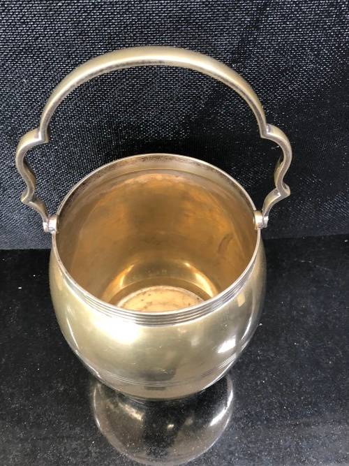 VINTAGE EPNS DELUXE BARREL SHAPED ICE BUCKET / WINE COOLER WITH LINER AND SCROLLED SWING HANDLE