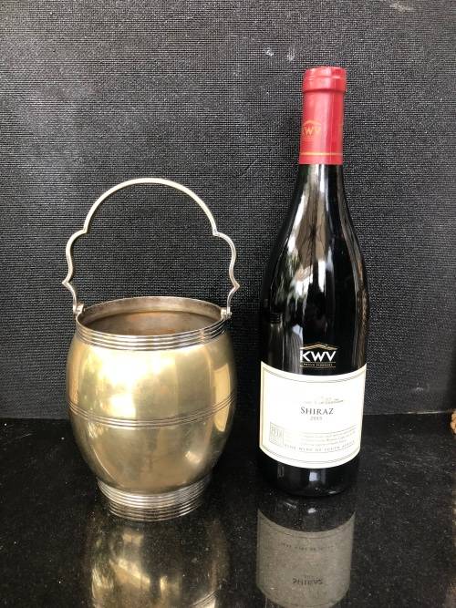 VINTAGE EPNS DELUXE BARREL SHAPED ICE BUCKET / WINE COOLER WITH LINER AND SCROLLED SWING HANDLE