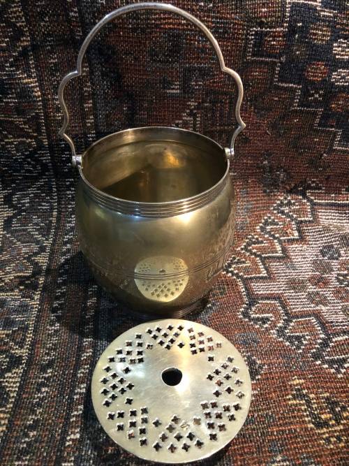 VINTAGE EPNS DELUXE BARREL SHAPED ICE BUCKET / WINE COOLER WITH LINER AND SCROLLED SWING HANDLE