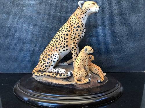 WOW !! RARE COLLECTABLE FEATHERS OF KNYSNA - LIMITED EDITION CHEETAHS FIGURINE