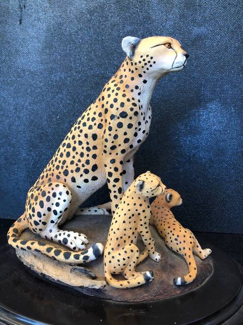 WOW !! RARE COLLECTABLE FEATHERS OF KNYSNA - LIMITED EDITION CHEETAHS FIGURINE