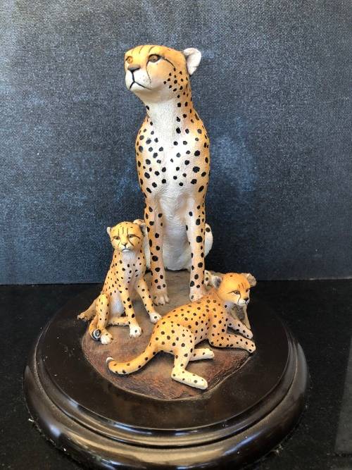 WOW !! RARE COLLECTABLE FEATHERS OF KNYSNA - LIMITED EDITION CHEETAHS FIGURINE