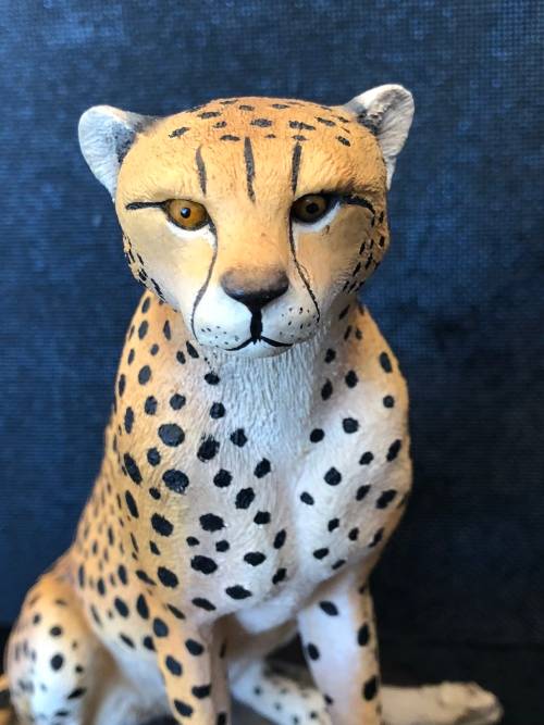 WOW !! RARE COLLECTABLE FEATHERS OF KNYSNA - LIMITED EDITION CHEETAHS FIGURINE