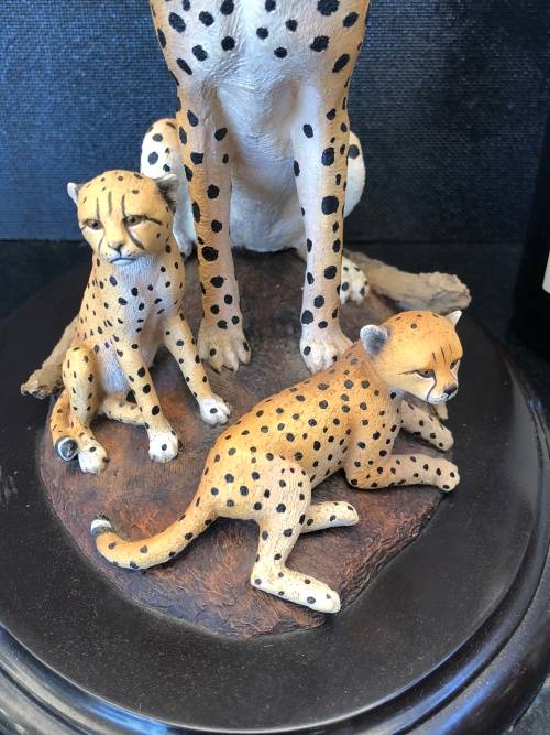WOW !! RARE COLLECTABLE FEATHERS OF KNYSNA - LIMITED EDITION CHEETAHS FIGURINE