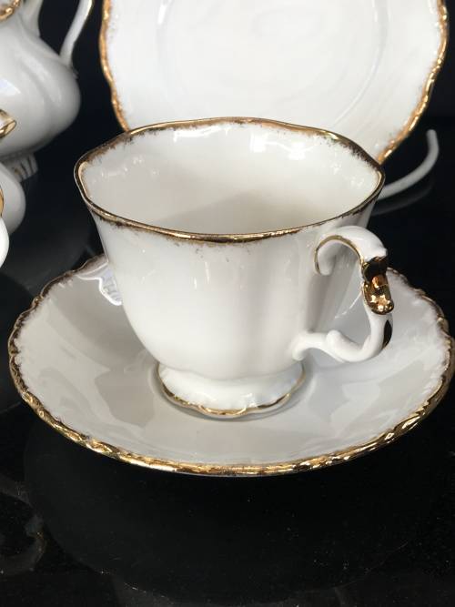 WOW !!! Ultra Rare 1982 Royal Albert Bone China Snow Queen Tea Set For 2 Scalloped White & Gold Gilt