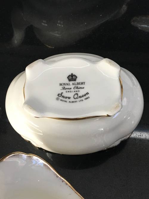 WOW !!! Ultra Rare 1982 Royal Albert Bone China Snow Queen Tea Set For 2 Scalloped White & Gold Gilt