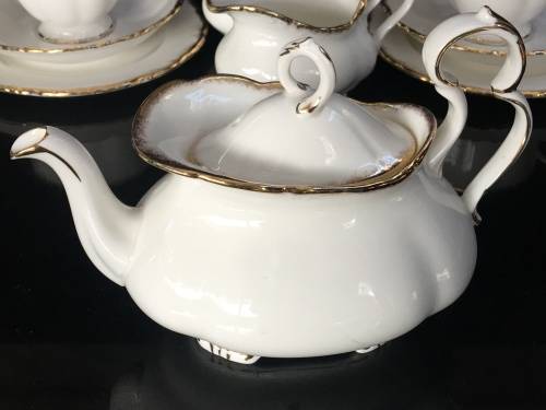 WOW !!! Ultra Rare 1982 Royal Albert Bone China Snow Queen Tea Set For 2 Scalloped White & Gold Gilt