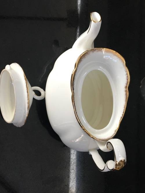 WOW !!! Ultra Rare 1982 Royal Albert Bone China Snow Queen Tea Set For 2 Scalloped White & Gold Gilt