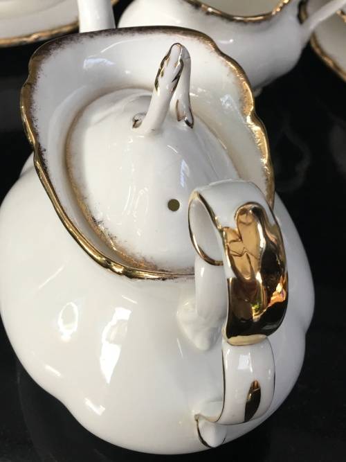 WOW !!! Ultra Rare 1982 Royal Albert Bone China Snow Queen Tea Set For 2 Scalloped White & Gold Gilt