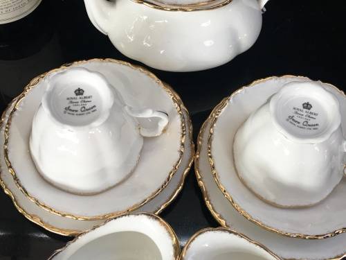 WOW !!! Ultra Rare 1982 Royal Albert Bone China Snow Queen Tea Set For 2 Scalloped White & Gold Gilt