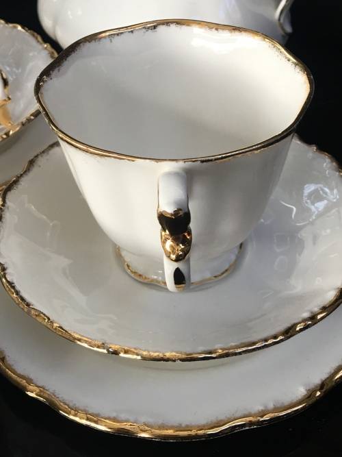 WOW !!! Ultra Rare 1982 Royal Albert Bone China Snow Queen Tea Set For 2 Scalloped White & Gold Gilt