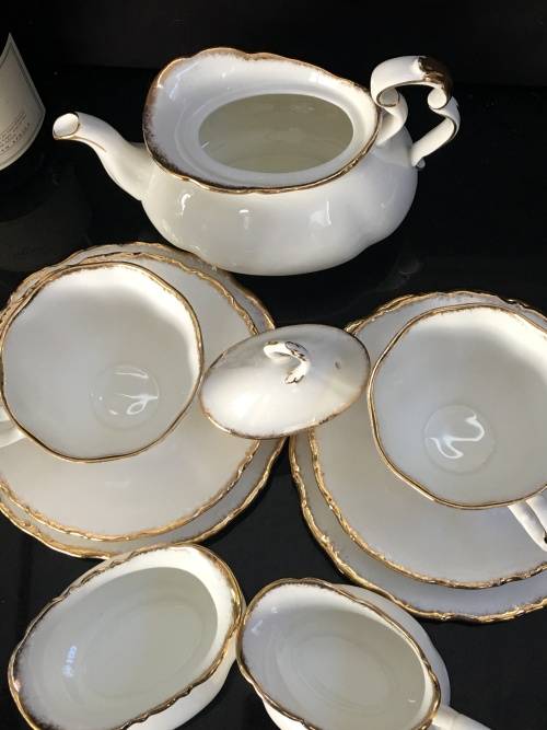 WOW !!! Ultra Rare 1982 Royal Albert Bone China Snow Queen Tea Set For 2 Scalloped White & Gold Gilt