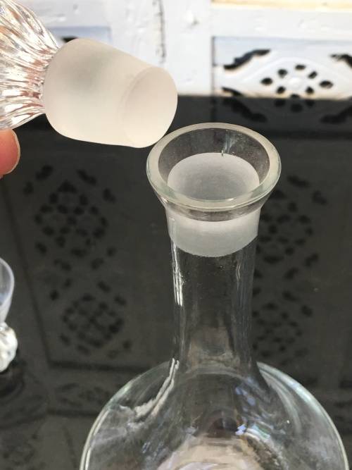 Beautiful Vintage Bubble Footed Glass Sherry Decanter & 3 matching shot glasses.