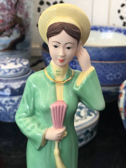 Absolutely Beautiful Collectors Vintage Vietnamese Minh Leong Fine Porcelain Lady Figurines