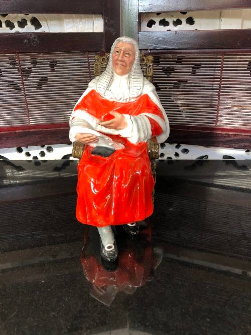 CLEARANCE !!!!  ROYAL DOULTON FIGURINE "THE JUDGE " HN 2443 (1972- 1976) BY M.NICOLL