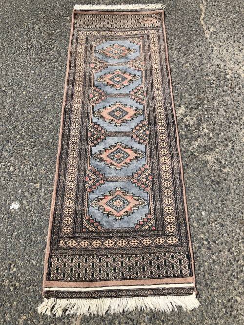 WOW !!!!  SIGNED STUNNING HAND KNOTTED PURE WOOL KARACHI BLUE BOKHARA PERSIAN RUNNER 1810 X 640mm