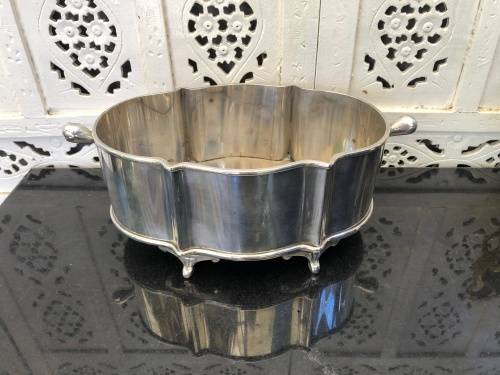 WOW !!! LARGE VINTAGE FOOTED SILVER PLATED TWIN HANDLED PLANTER - UNMARKED
