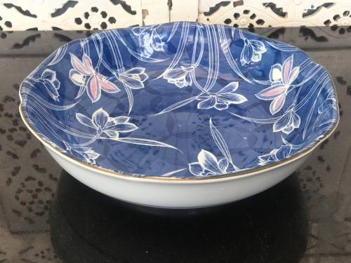 Beautiful Old Japanese Toho Minoyaki Blue Ground Hand Painted under high Gloss Scalloped Salad Bowl