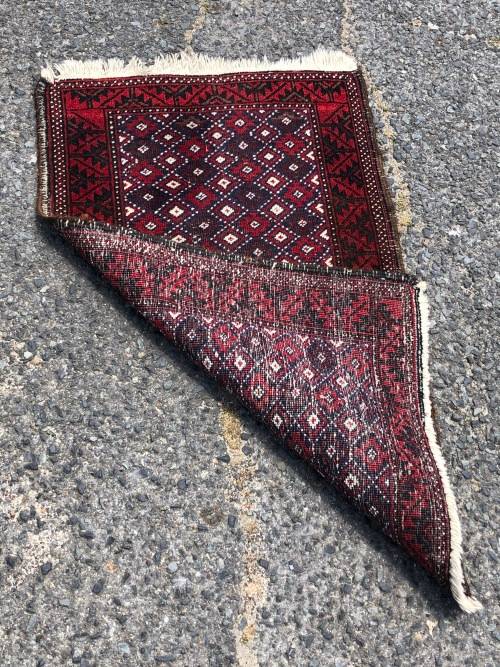 BEAUTIFUL DESIGN PURE WOOL HAND KNOTTED BALUCHI PERSIAN CARPET 910 X 560mm