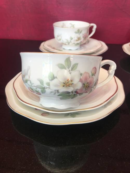Antique Set of 4 c1918 PirkenHammer Czechoslovakian Tea cups & Saucers