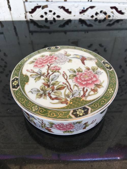 A Beautiful Japanese Imari Lidded Dish Green & Pink Peoni & Bird Design