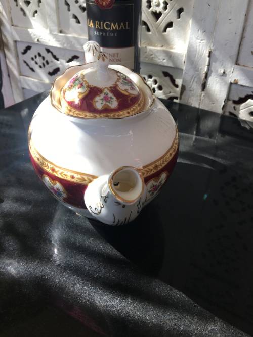 Classic Royal Albert "Lady Hamilton,Hampton Shape, Maroon & Gold, Floral Pattern Tea Pot 1Lt