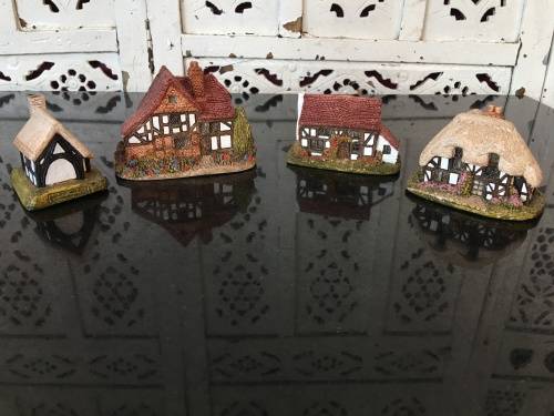lot 4 Marked Collection Liliput Miniature Houses - Toll House, Oak Lodge,Acorn Cottage,April Cottage