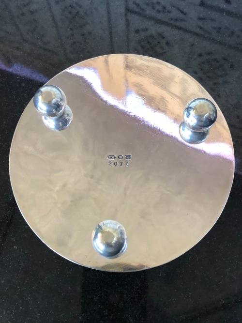 STUNNING THOMAS WOOLLEY VERY DECORATIVE SILVERPLATE HALLMARKED WINE COASTER - CLEARLY MARKED