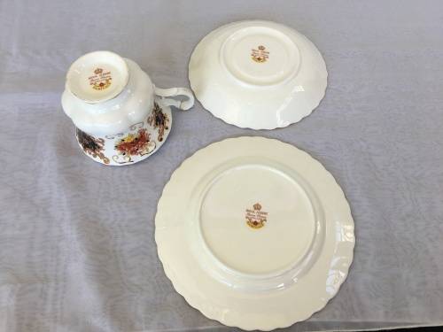 Rare Disc- c 1960s Royal Albert Bone China England `HERITAGE` Imari Style Trio Montrose Footed Cup