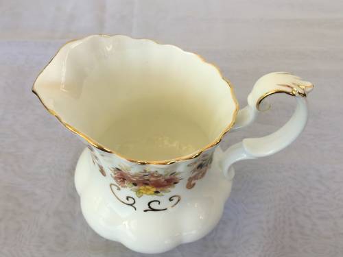 Rare Disc- c 1960s Royal Albert Bone China England `HERITAGE` Imari Style  Montrose Footed Creamer