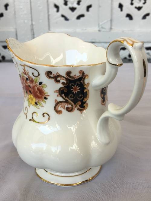 Rare Disc- c 1960s Royal Albert Bone China England `HERITAGE` Imari Style  Montrose Footed Creamer