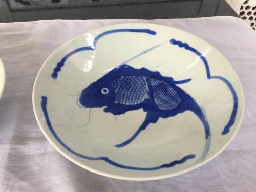 2 Large Chinese Under Glaze Blue & White Hand Made & Painted Fish Porcelain Serving Bowls 20 cm wide