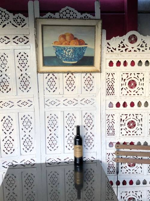 STUNNING FRAMED STILL LIFE OF FRUIT IN AN ORIENTAL BLUE AND WHITE BOWL - SIGNED LORNA 2000