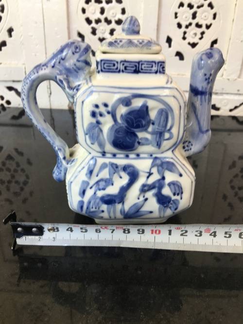 Lovely Seal Marked Chinese Blue & White Raised Relief Salamander Hand Painted 500ml Tea Pot