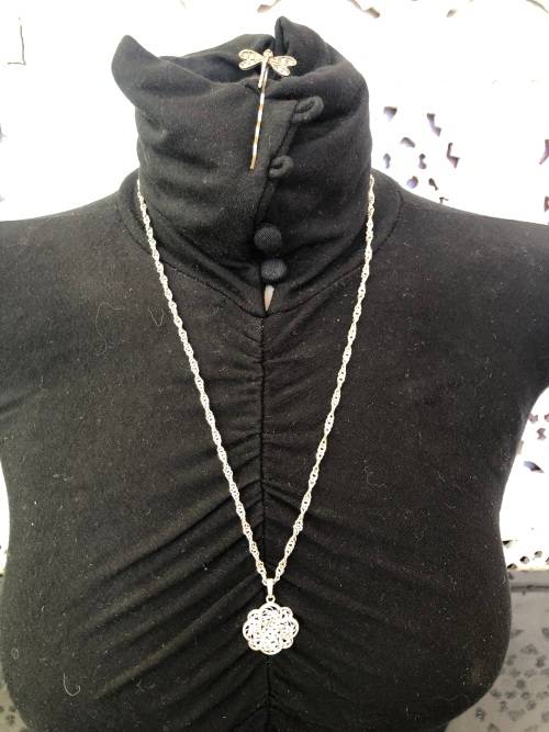 GORGEOUS SINGAPORE .925 SILVER CHAIN WITH A GERMAN STERLING SILVER PENDANT - 9.67g CLEARLY MARKED