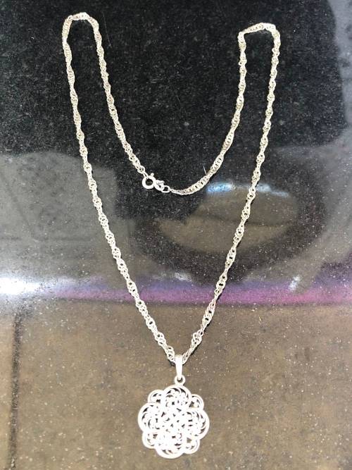 GORGEOUS SINGAPORE .925 SILVER CHAIN WITH A GERMAN STERLING SILVER PENDANT - 9.67g CLEARLY MARKED