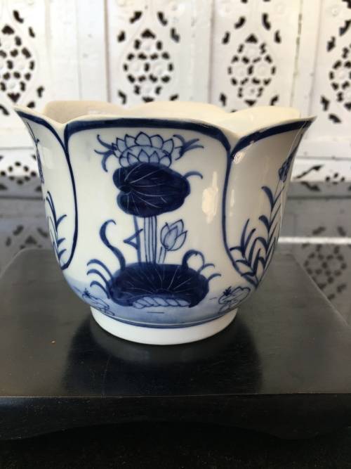 A Chinese Hand Painted Blue and White Scalloped Porcelain Footed Bowl