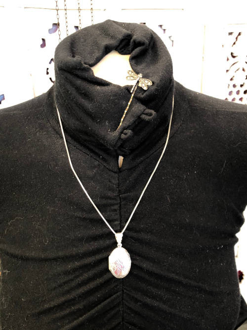 WOW !!! BEAUTIFUL ITALIAN STERLING SILVER BOX LINK CHAIN WITH A STERLING SILVER OVAL LOCKET - 9.48g