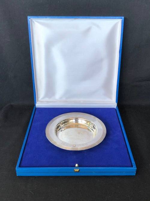 RARE !!! COMMEMORATIVE DE BEERS STERLING SILVER DISH 1888 - 1988 INSET WITH A DIAMOND - 112.62g