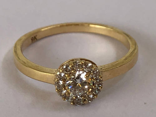 GORGEOUS 9ct VINTAGE YELLOW GOLD AND CZ CLUSTER RING  - SIZE M1/4 - 1.59g