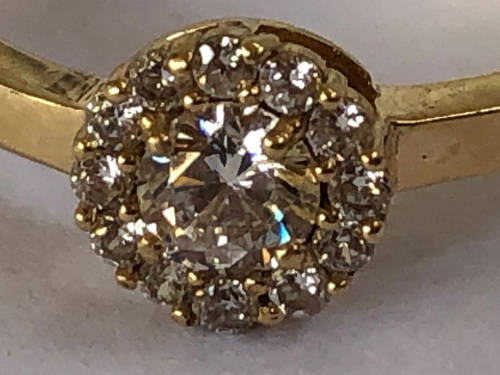 GORGEOUS 9ct VINTAGE YELLOW GOLD AND CZ CLUSTER RING  - SIZE M1/4 - 1.59g