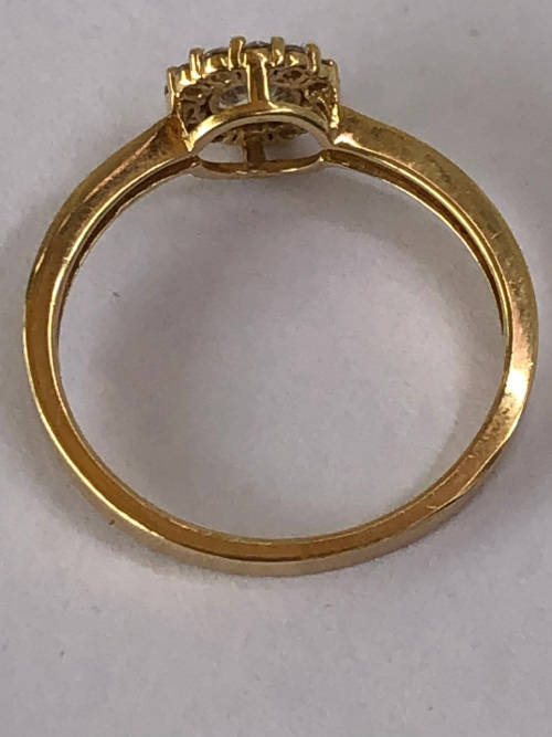 GORGEOUS 9ct VINTAGE YELLOW GOLD AND CZ CLUSTER RING  - SIZE M1/4 - 1.59g