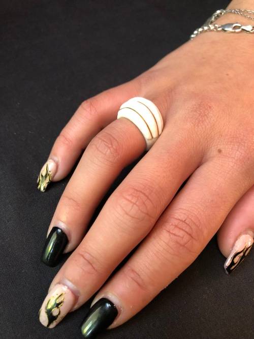 BEAUTIFUL 14ct GOLD INLAID RING - RING IS MADE FROM AN ANIMAL PRODUCT - NOT FOR EXPORT