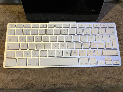 APPLE IPAD 2 MODEL A1395 WITH A KEYBOARD DOCK A1359 - BOTH FOR SPARES
