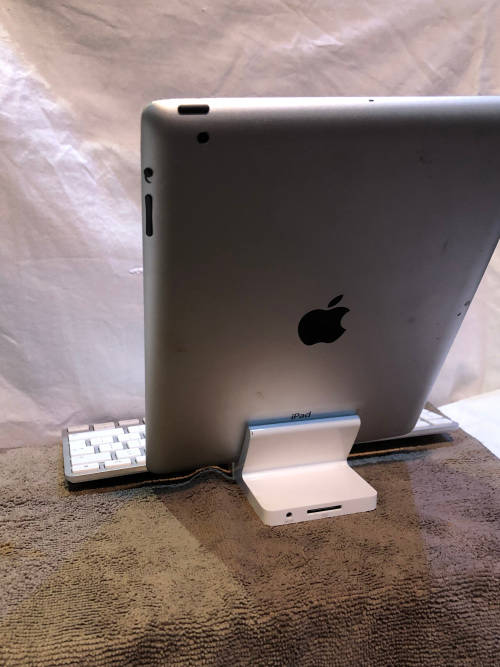 APPLE IPAD 2 MODEL A1395 WITH A KEYBOARD DOCK A1359 - BOTH FOR SPARES