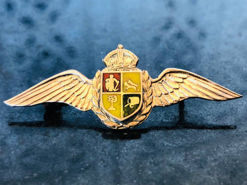 WOW !!! STUNNING WW2 9ct YELLOW GOLD AND ENAMEL SWEET HEART BROOCH - `TO MAUD 25/12/40` -