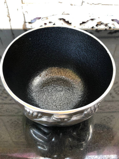 CARROL BOYES (1954 - 2019) - ORIGINAL SUMO PATTERN WONTON BOWL - BRAND NEW FUNCTIONAL ART
