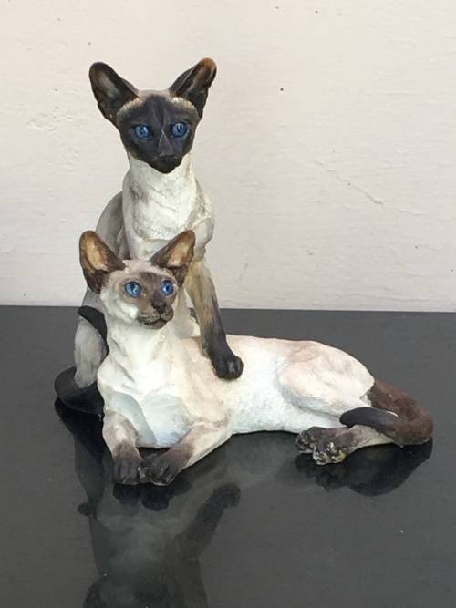 Country Artists Collectable Cat Figurines Siamese Pair Signed and Dated 2004 No: 03527